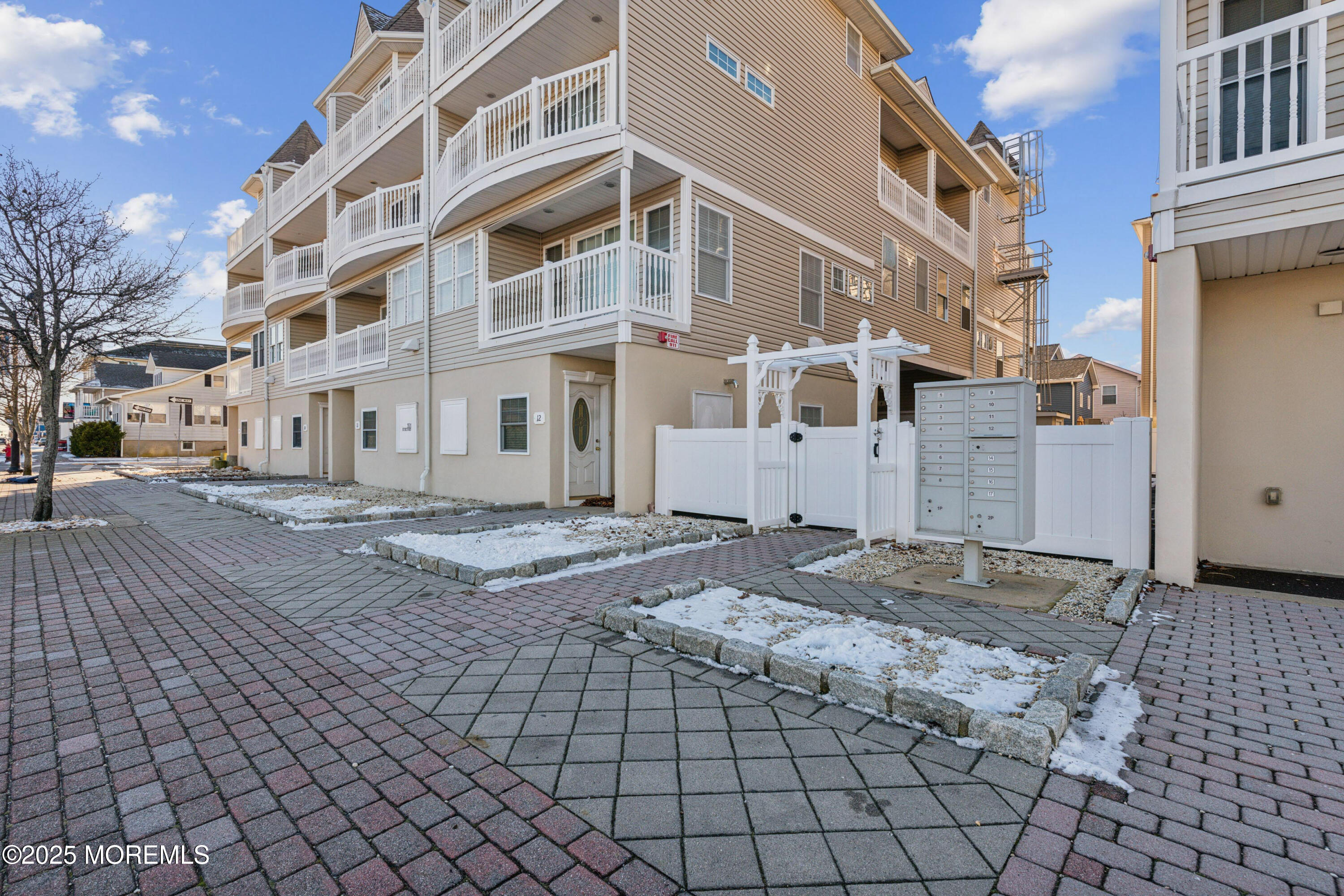 1301 Boulevard 4