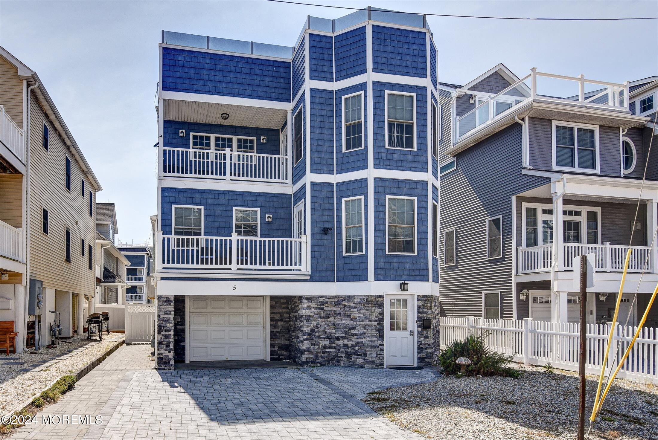 5 Fielder Avenue