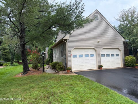 Photo of 17 Betsy Ross Drive, Monroe, NJ 08831 (MLS # 22626555)