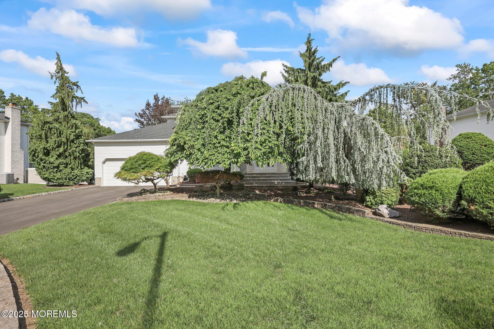 14 Country Oaks Drive, Manalapan, New Jersey image 2
