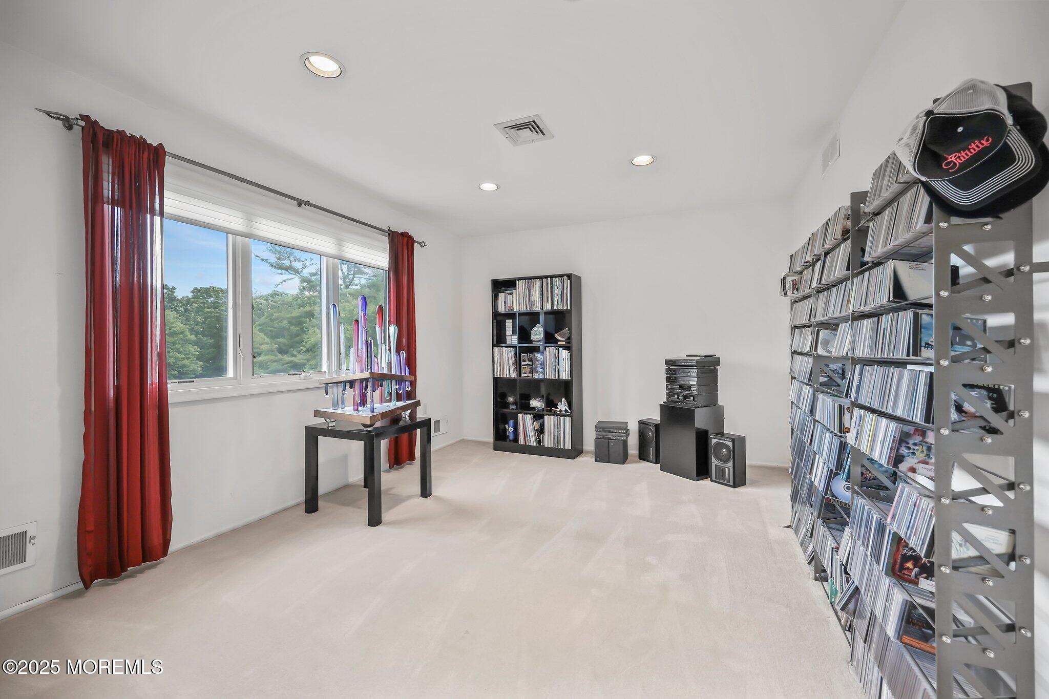 14 Country Oaks Drive, Manalapan, New Jersey image 31