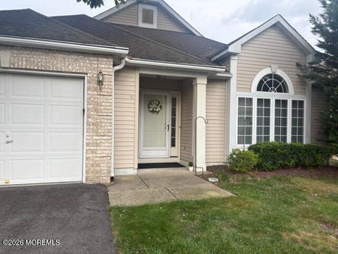 Homes For Sale - 8 Llewellyn Court<br/> Jackson, NJ 08527
