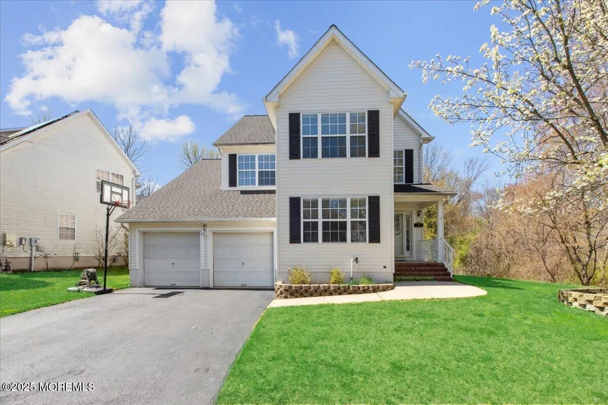 Old Bridge, New Jersey 08857, United States, 4 Bedrooms Bedrooms, ,3 BathroomsBathrooms,Residential,Active,129706