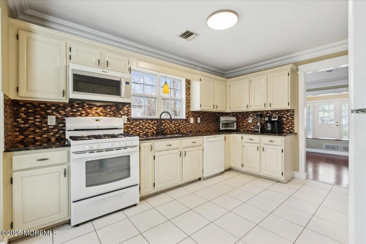 Old Bridge, New Jersey 08857, United States, 4 Bedrooms Bedrooms, ,3 BathroomsBathrooms,Residential,Active,129706