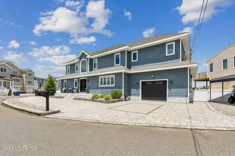 MLS: 22615903