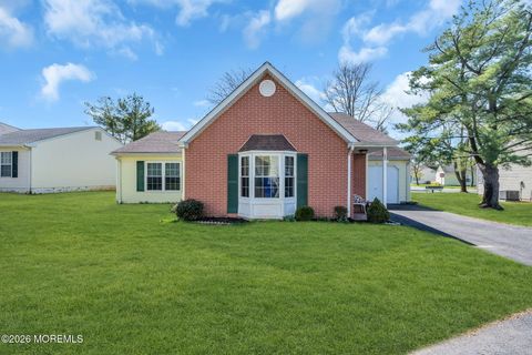 Condo For Sale - 22 Farnworth Close #1000<br/> Freehold, NJ 07728