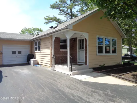 MLS: 22513863