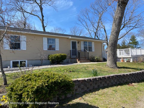 Homes For Rent - 211 Henley Avenue<br/> Pine Beach, NJ 08741