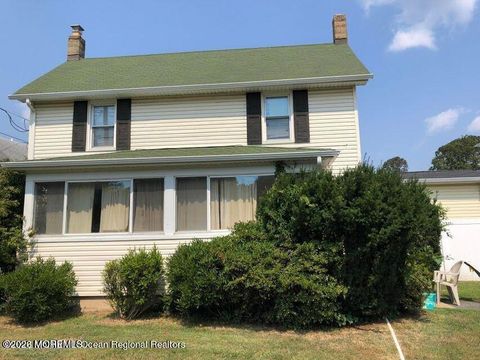 Photo of 317 Roosevelt Avenue, Oakhurst, NJ 07755 (MLS # 22610536)