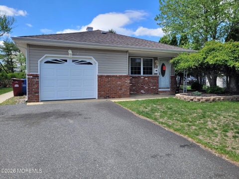 Homes For Sale - 7 Le Lamentin Drive<br/> Toms River, NJ 08757