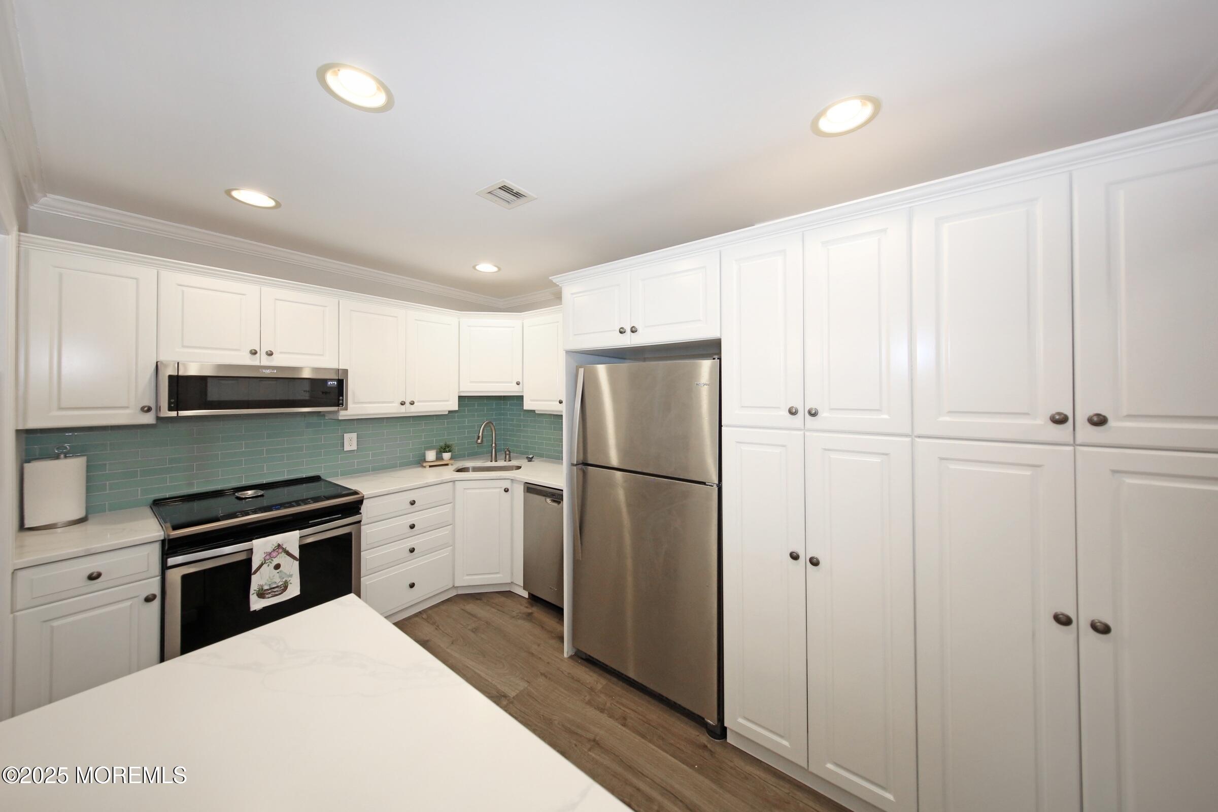 26 Claremont Court, Red Bank, New Jersey image 7