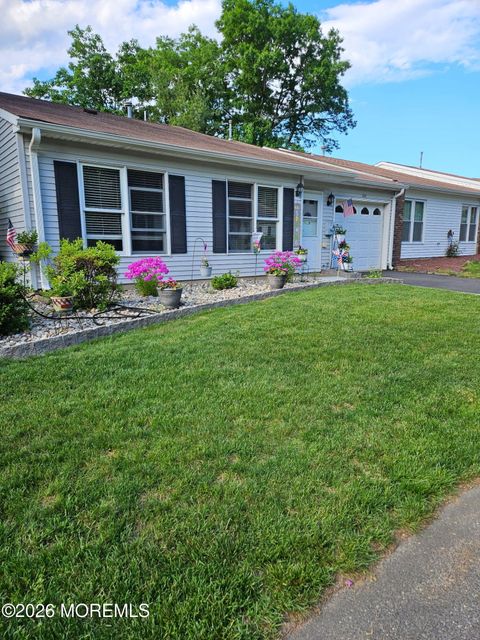 Condo For Sale - 233 Cloverdale Drive<br/> Lakewood, NJ 08701