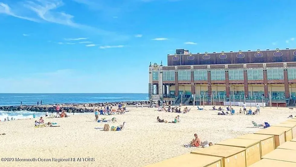 Asbury Park, New Jersey 07712, United States, 5 Bedrooms Bedrooms, ,4 BathroomsBathrooms,Residential,Active,182645