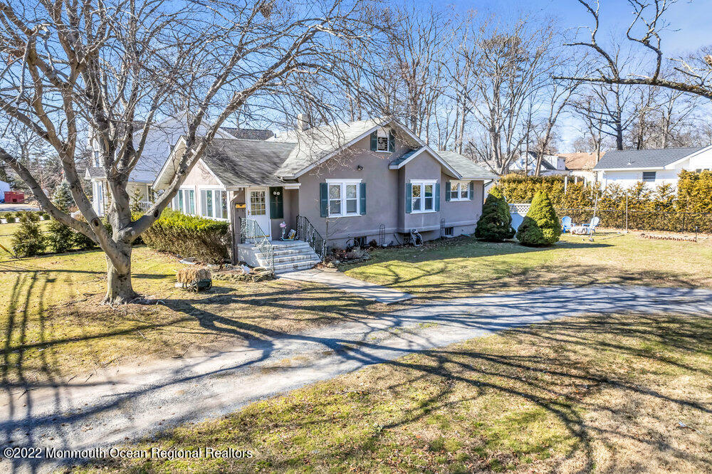 455 Roosevelt Avenue, Oakhurst, New Jersey image 1