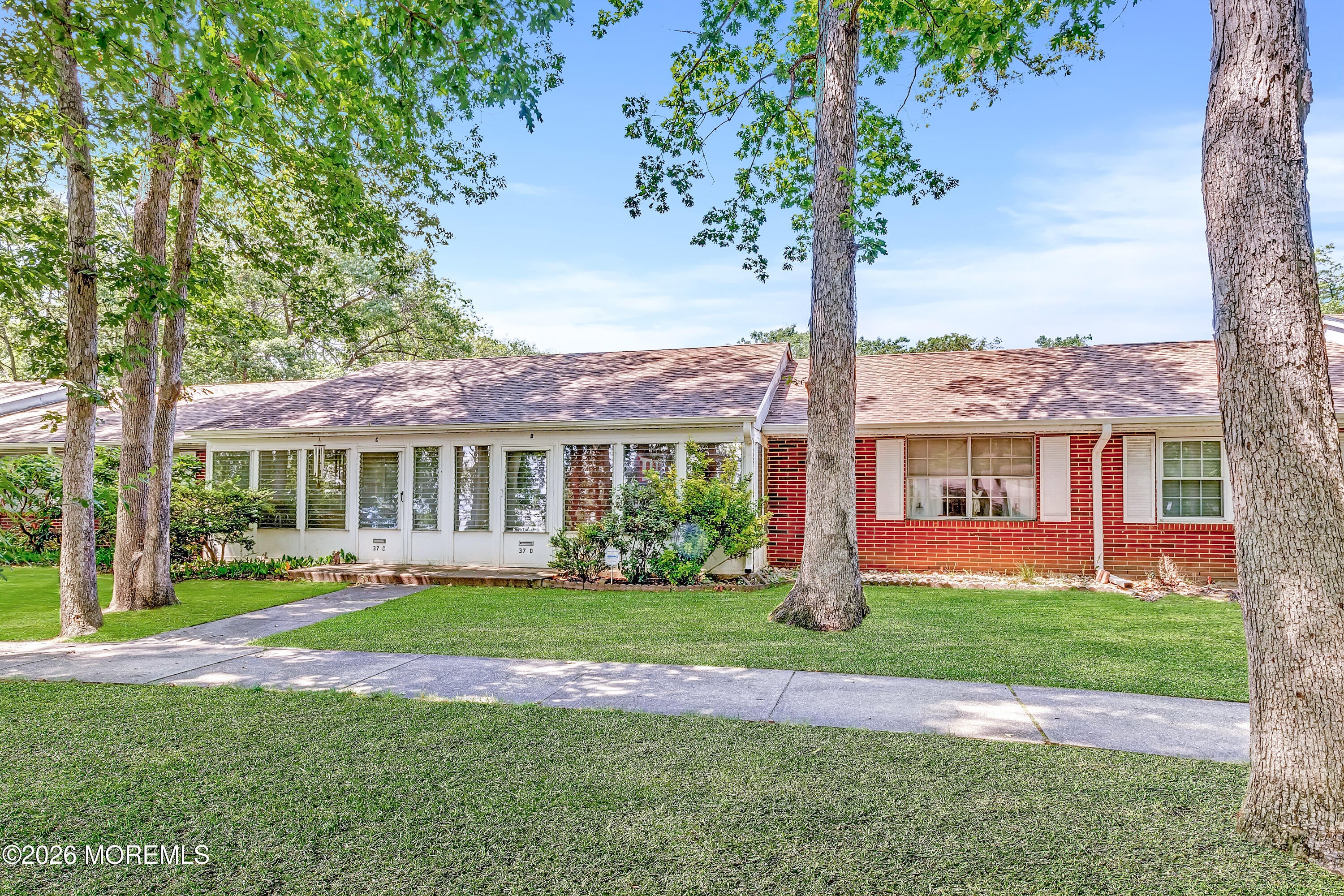 37D Cambridge Court 100