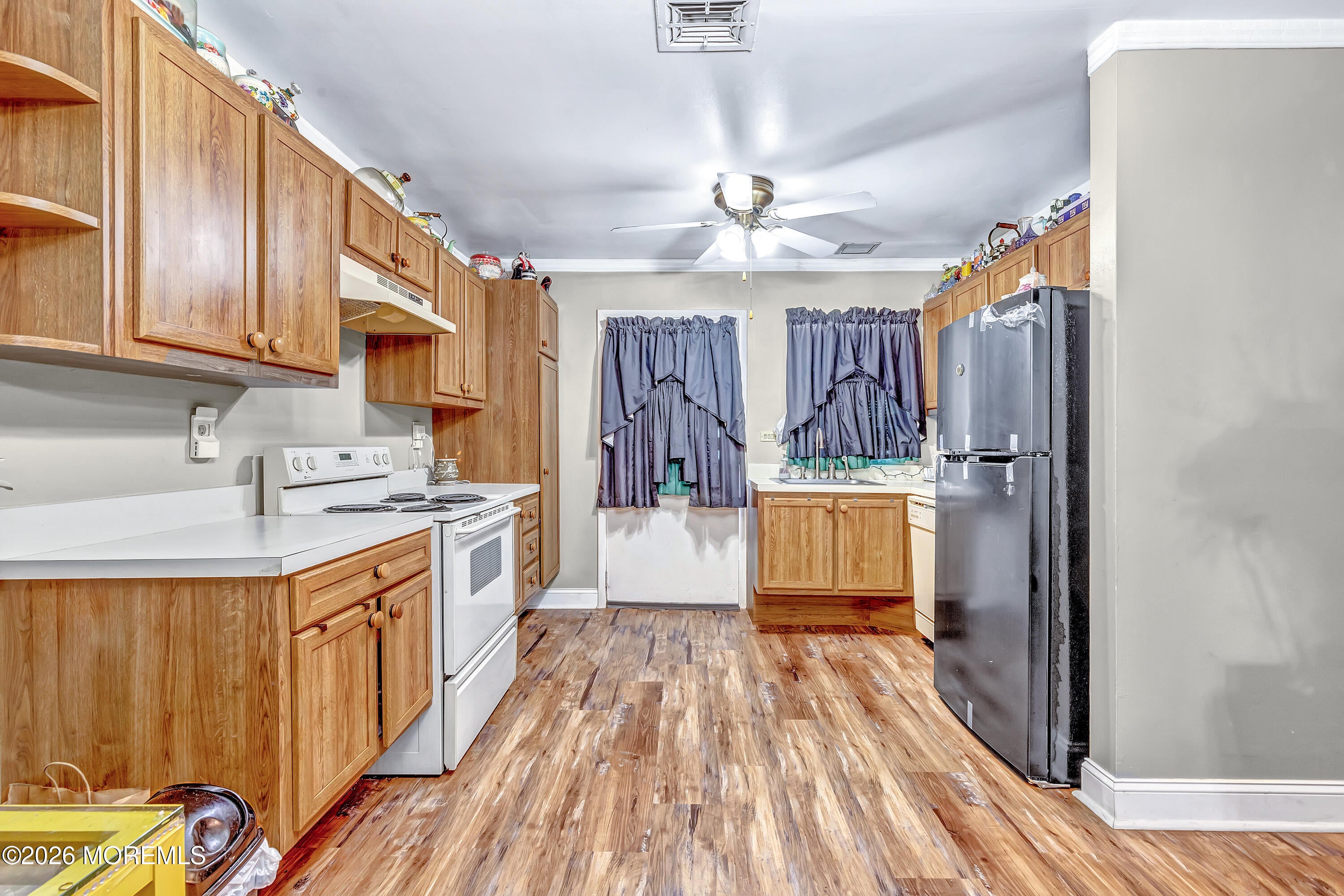 37D Cambridge Court 100