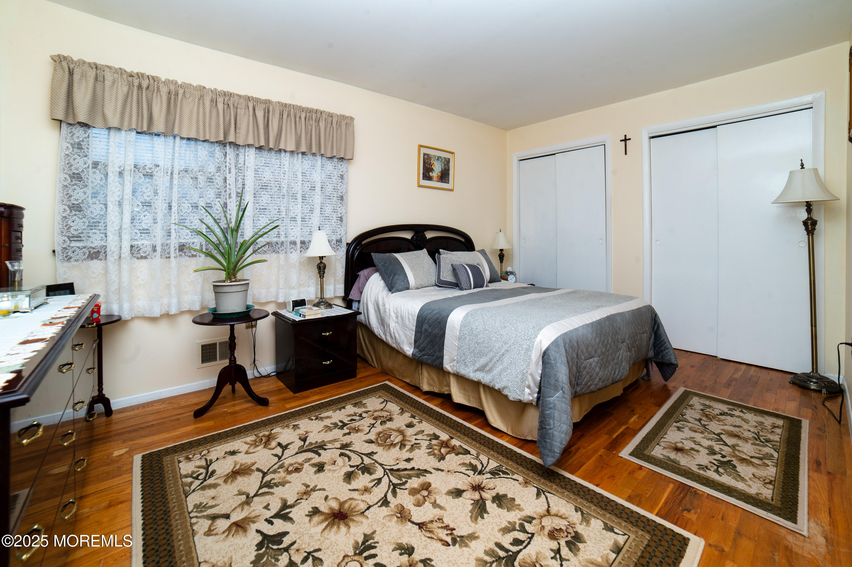 1226 E County Line Road E