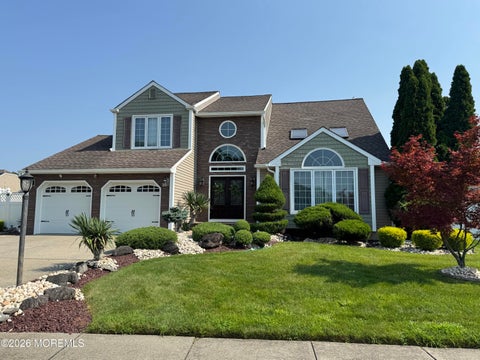 Homes For Sale - 14 Melissa Lane<br/> Howell, NJ 07731