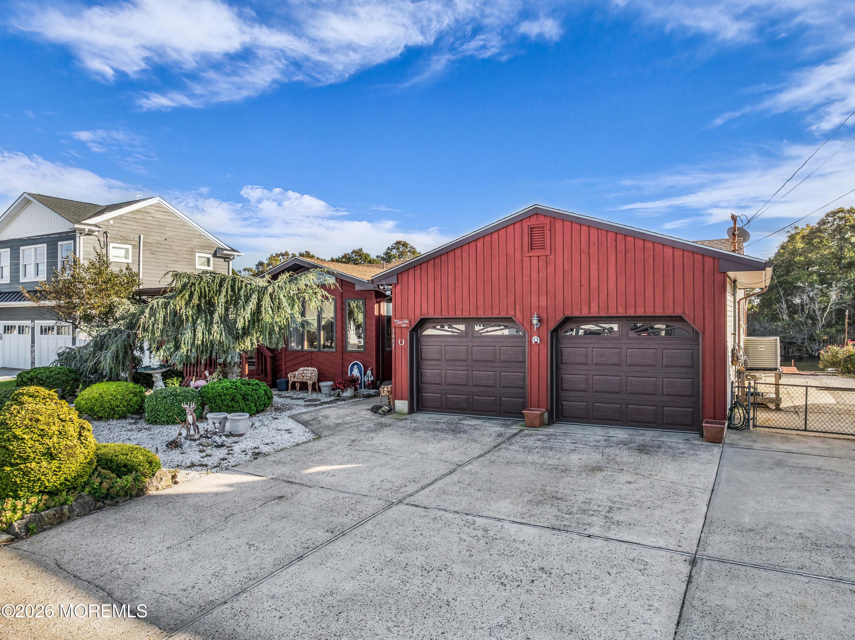 1007 Laurel Boulevard