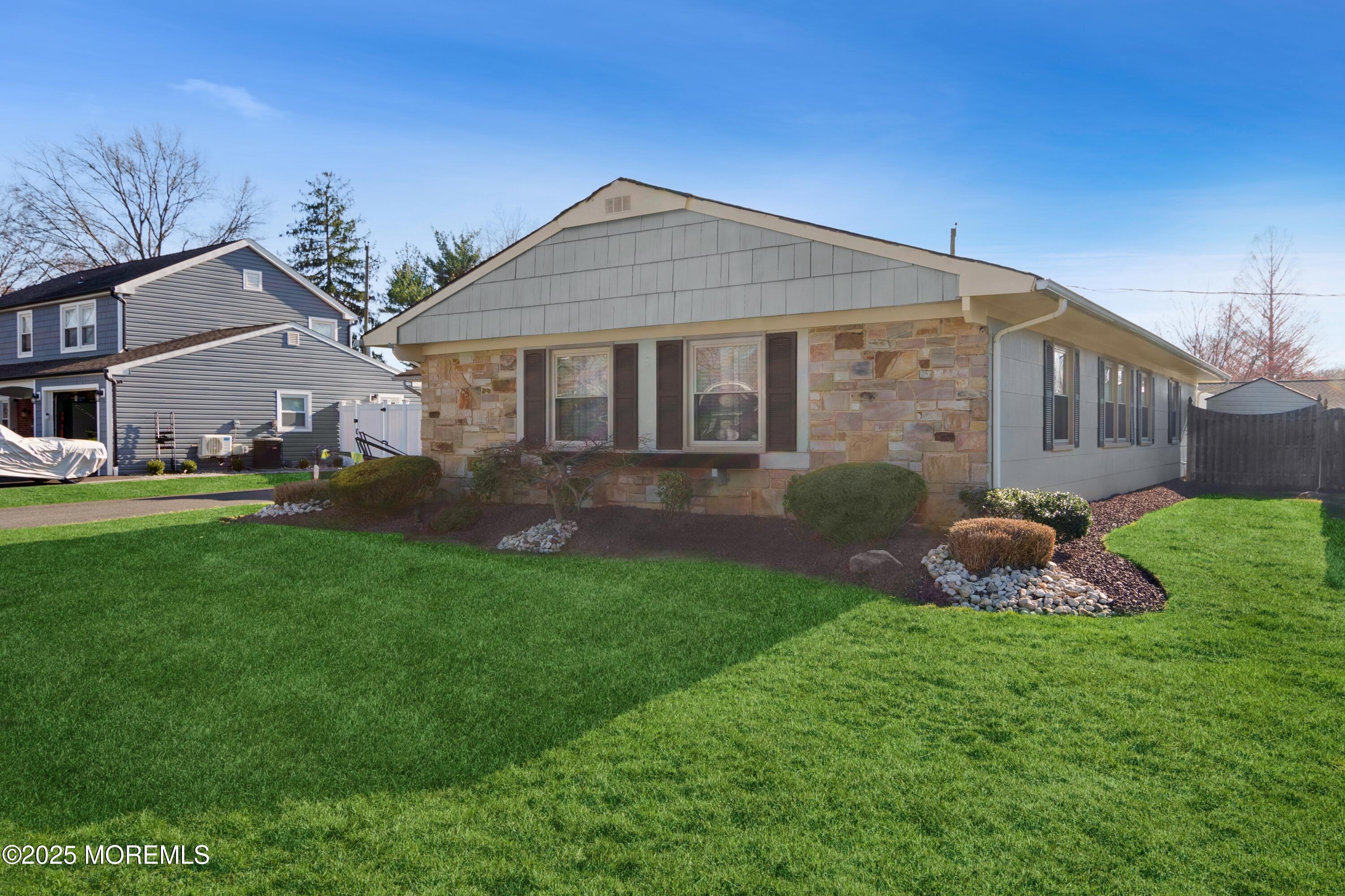 27 Drexel Lane, Aberdeen, New Jersey image 4