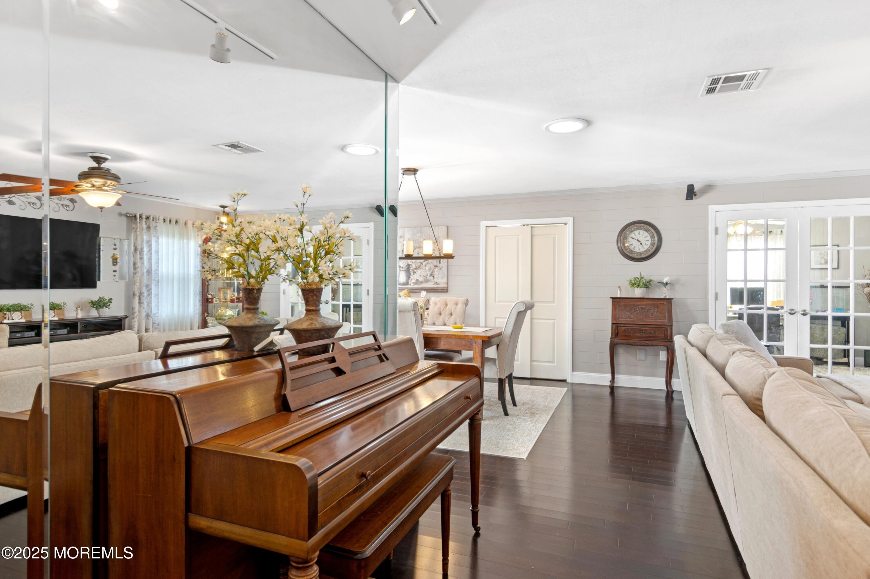 27 Drexel Lane, Aberdeen, New Jersey image 9