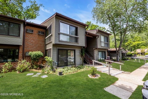 Condo For Sale - 9 Medford Court<br/> Red Bank, NJ 07701