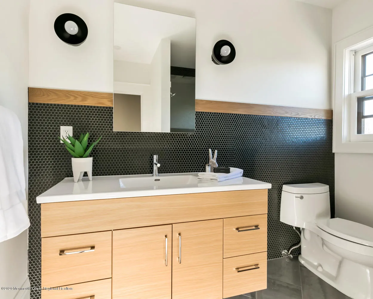 Rumson, New Jersey 07760, United States, 4 Bedrooms Bedrooms, ,3 BathroomsBathrooms,Residential,Active,250670