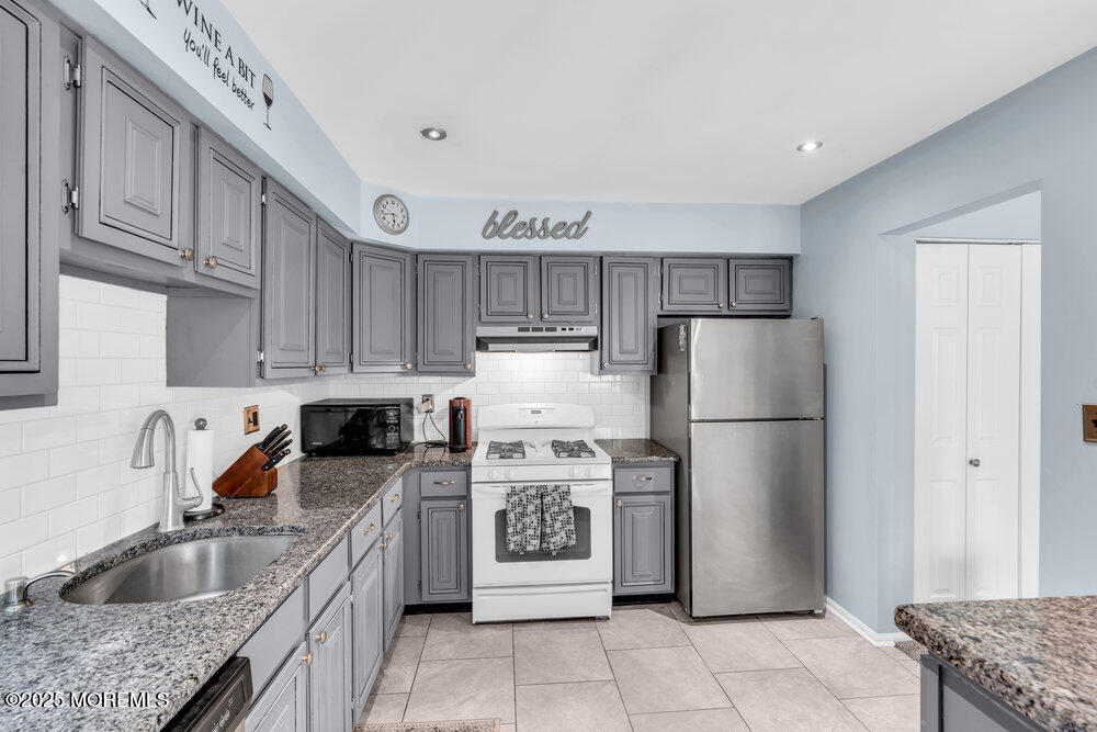 4 Amherst Court, Matawan, New Jersey image 9