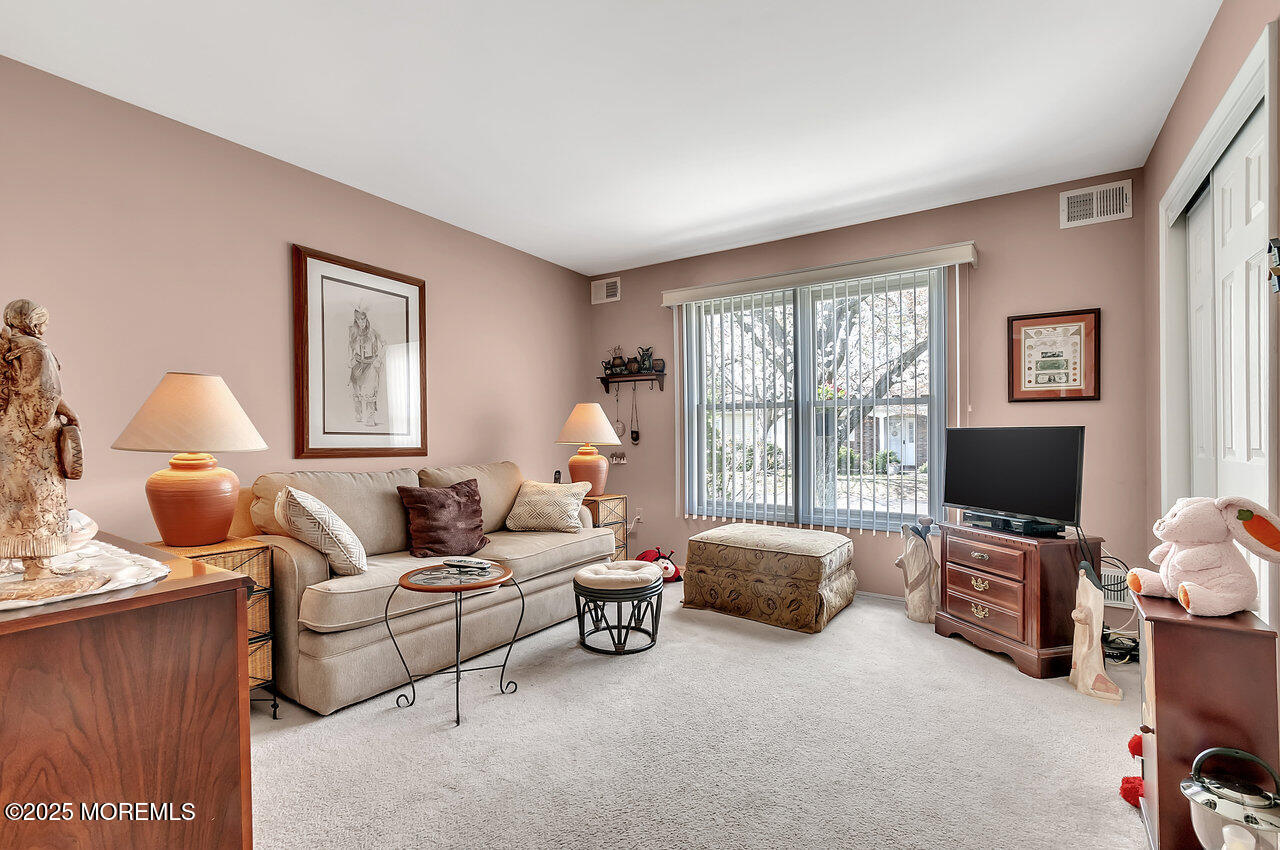 89 Chaucer Court, Lakewood, New Jersey image 20
