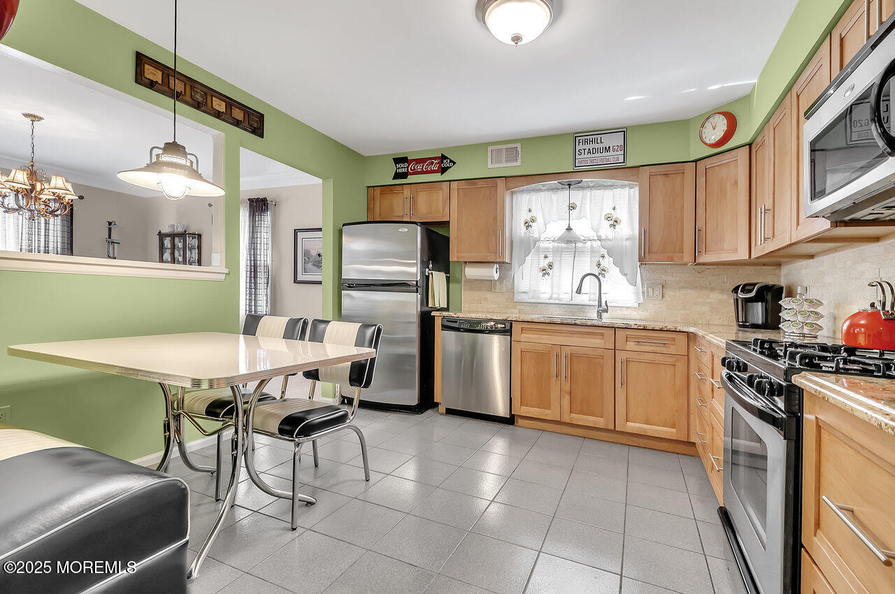 89 Chaucer Court, Lakewood, New Jersey image 7