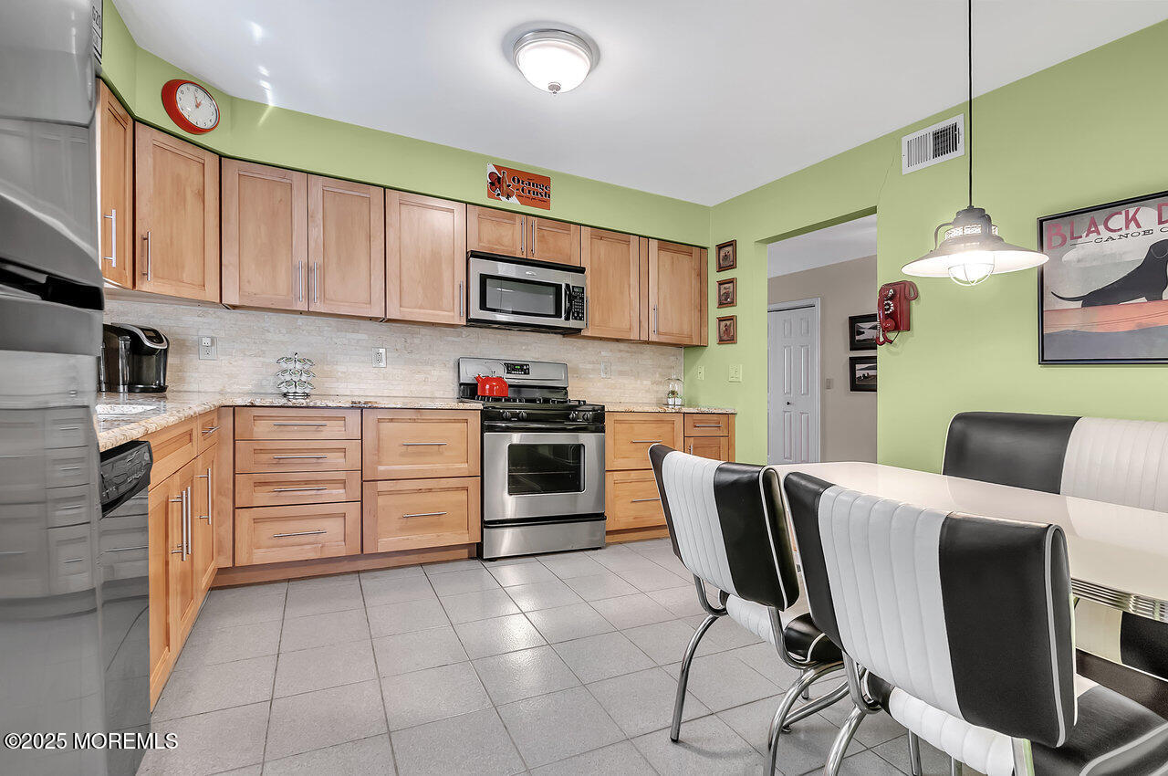 89 Chaucer Court, Lakewood, New Jersey image 6