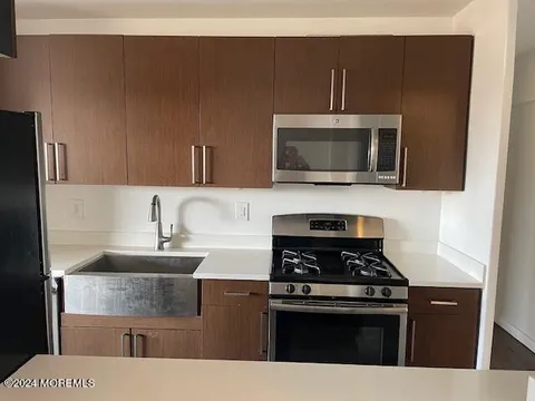 MLS: 22508437