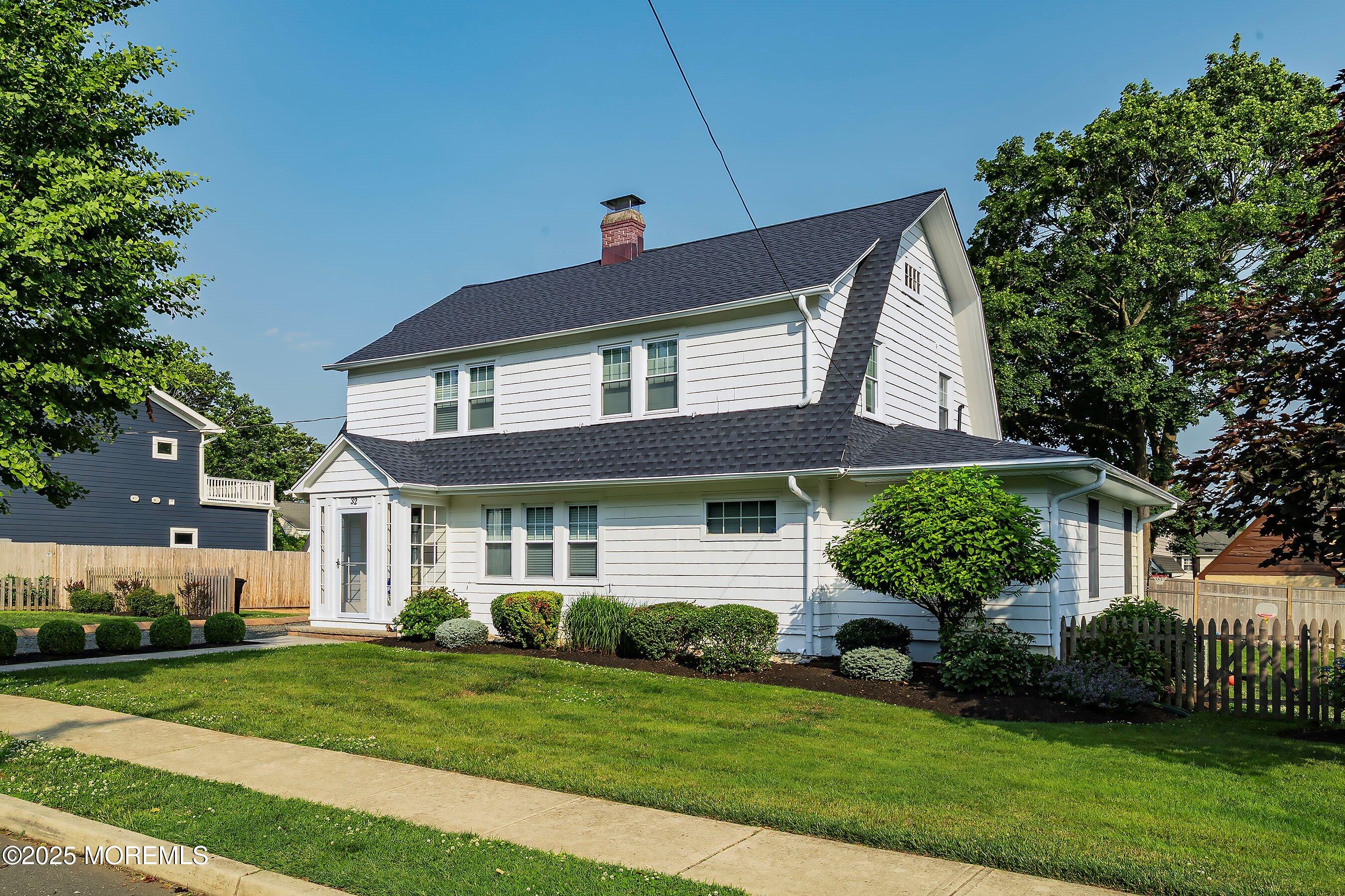 32 Woodbine Avenue