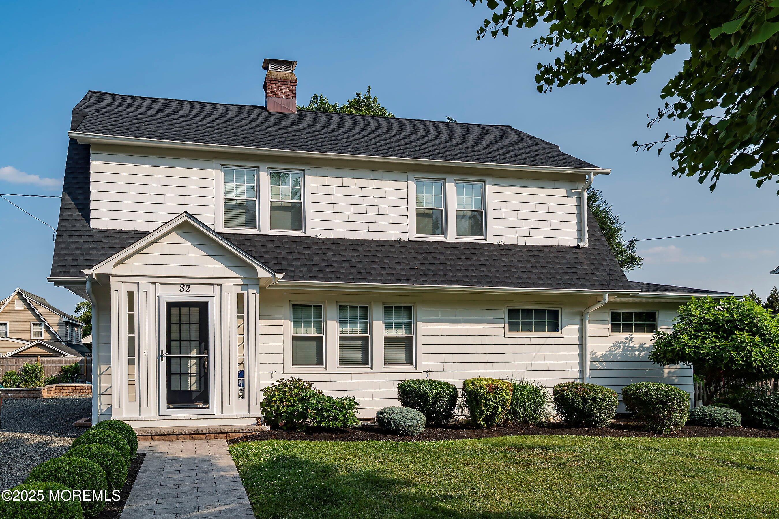32 Woodbine Avenue