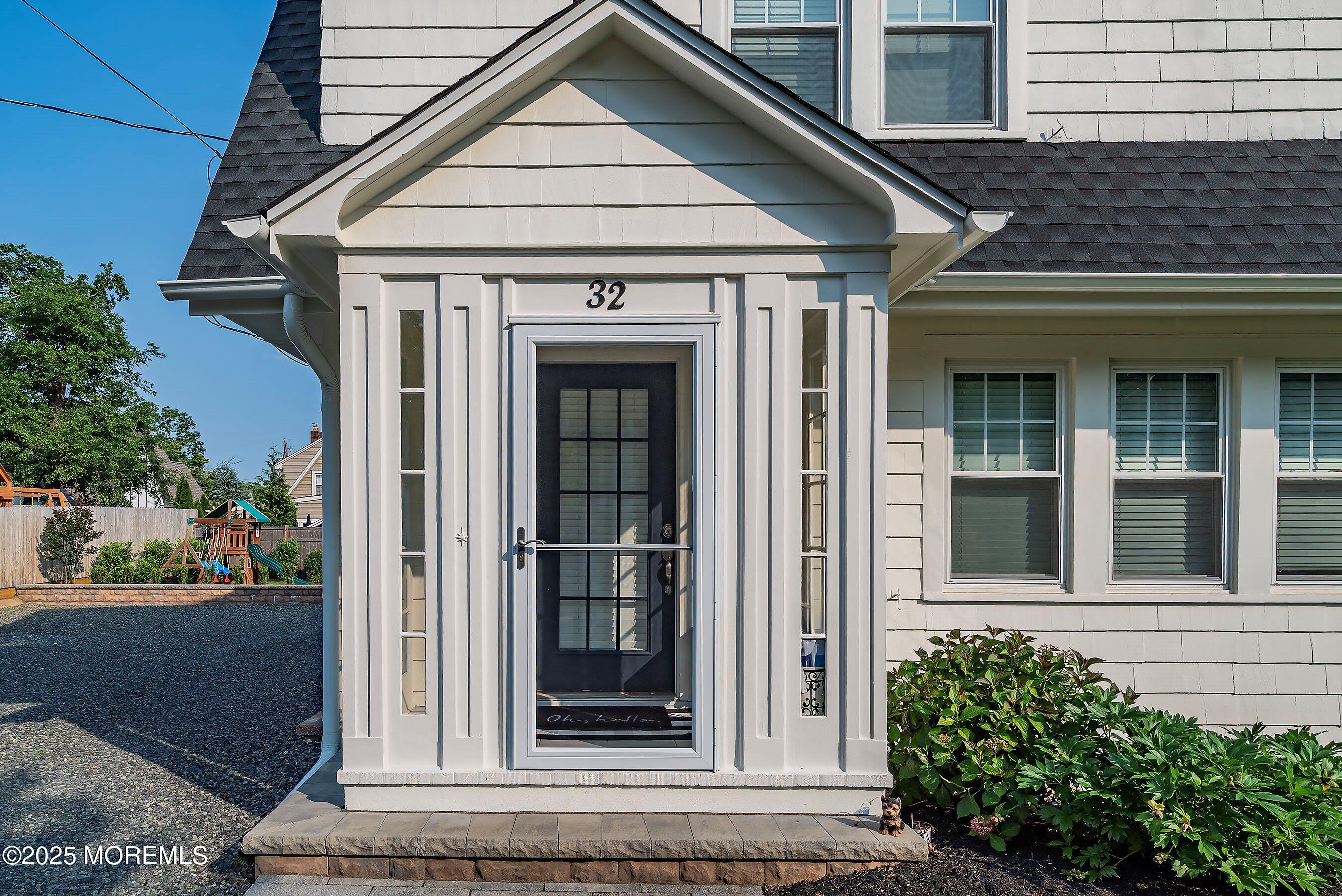 32 Woodbine Avenue