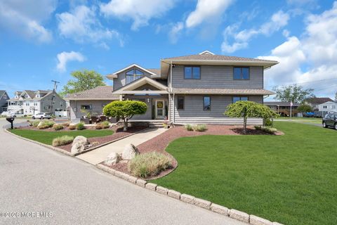 Photo of 16 Bay Breeze Drive W, Toms River, NJ 08753 (MLS # 22610774)