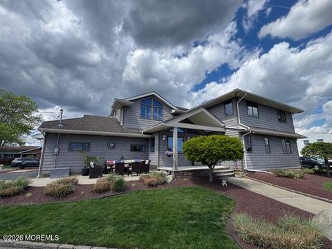 Photo of 16 Bay Breeze Drive W, Toms River, NJ 08753 (MLS # 22610774)