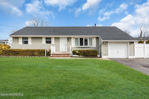 Homes For Sale - 201 Summit Avenue<br/> Belford, NJ 07718