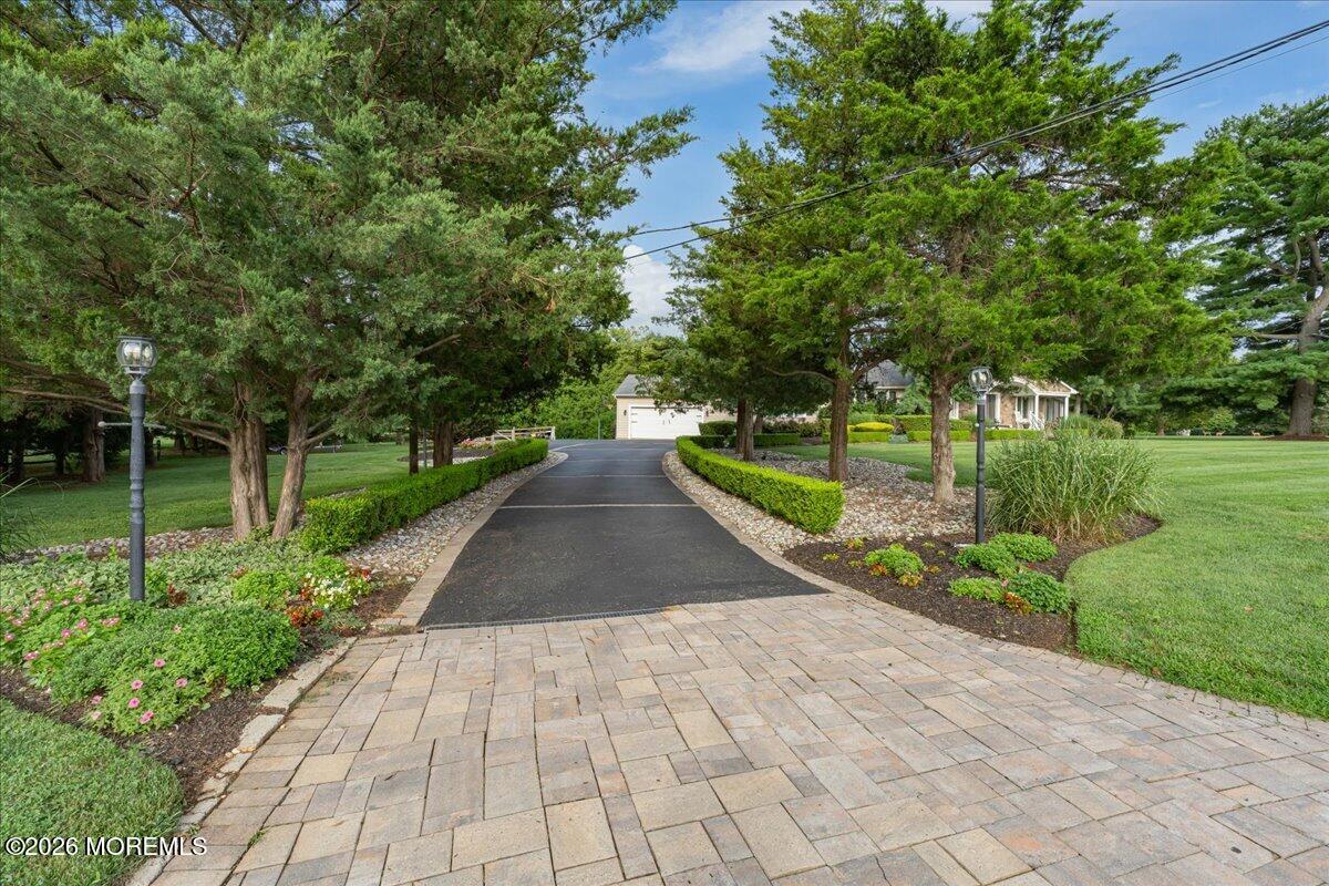 48 Lakeside Avenue
