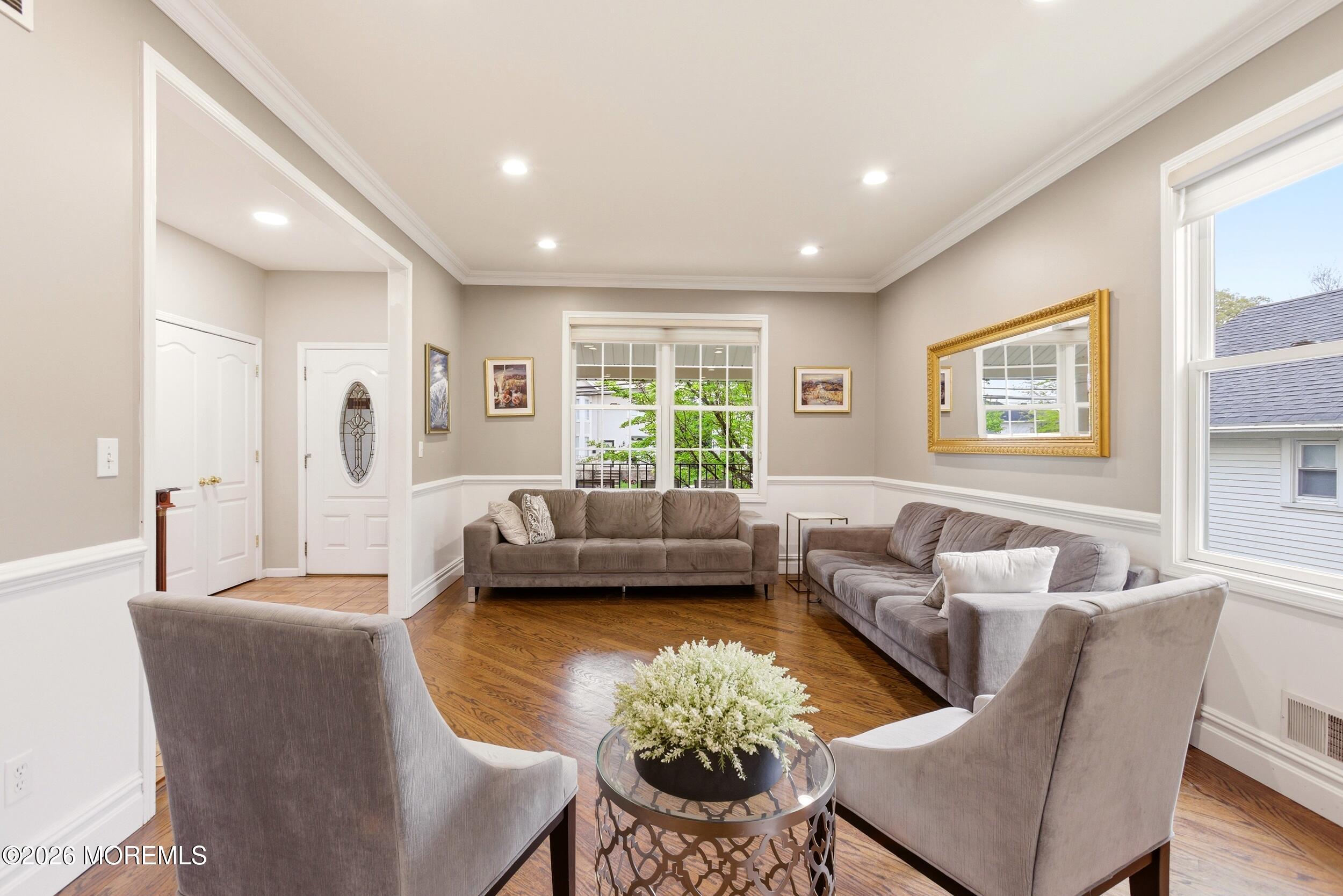 Lakewood, New Jersey, 08701, United States, 6 Bedrooms Bedrooms, ,4 BathroomsBathrooms,Residential,Active,2042659