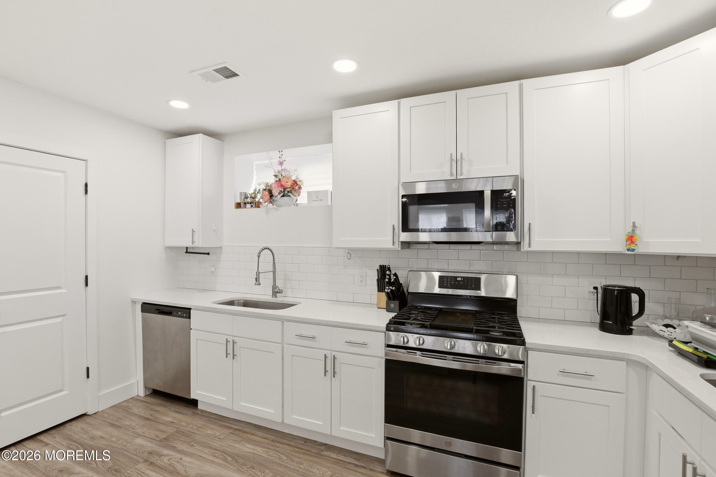 Lakewood, New Jersey, 08701, United States, 6 Bedrooms Bedrooms, ,4 BathroomsBathrooms,Residential,Active,2042659