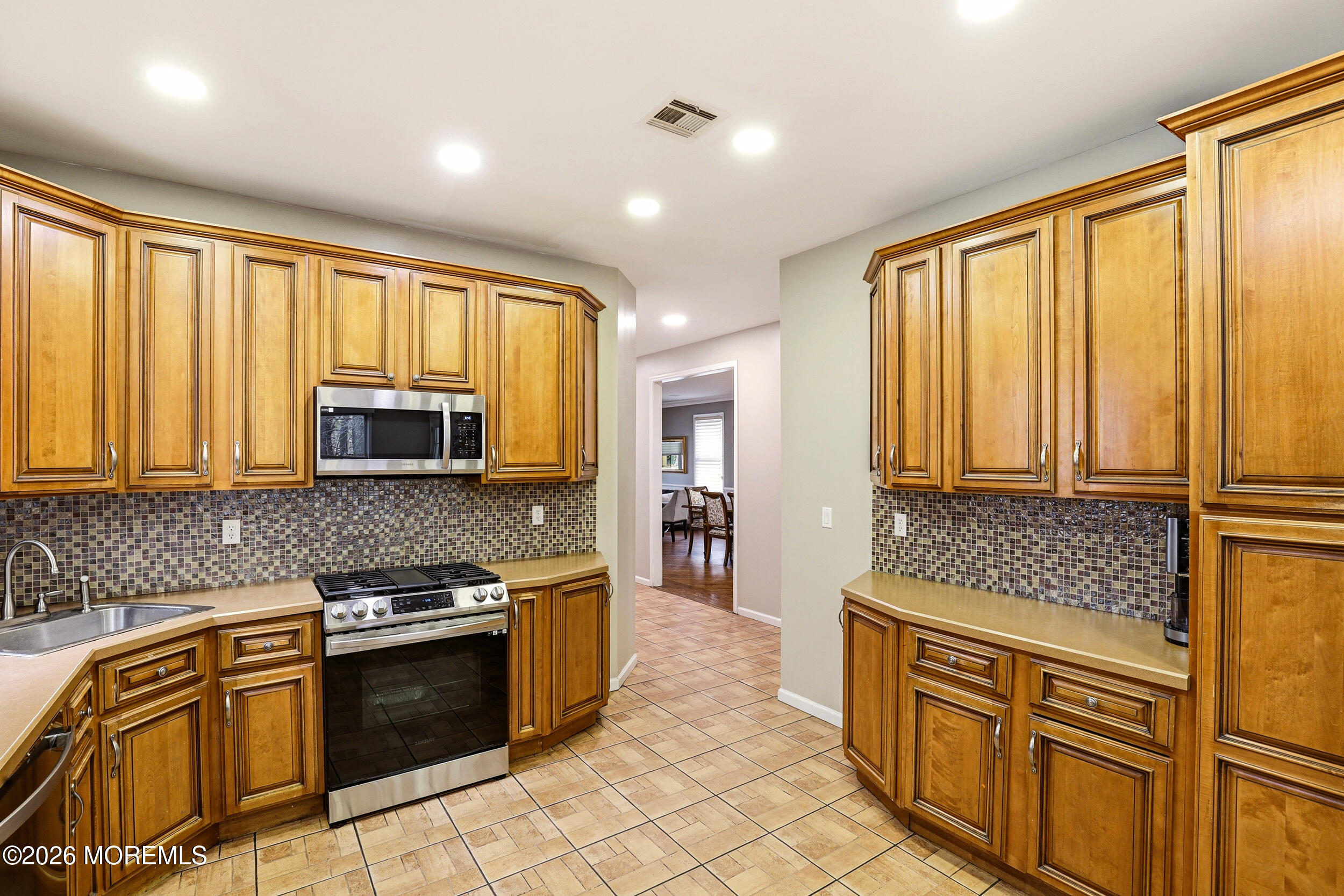 Lakewood, New Jersey, 08701, United States, 6 Bedrooms Bedrooms, ,4 BathroomsBathrooms,Residential,Active,2042659
