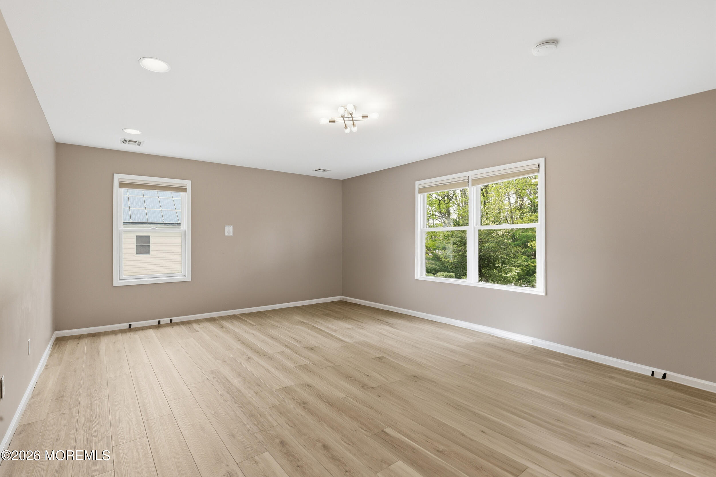 Lakewood, New Jersey, 08701, United States, 6 Bedrooms Bedrooms, ,4 BathroomsBathrooms,Residential,Active,2042659
