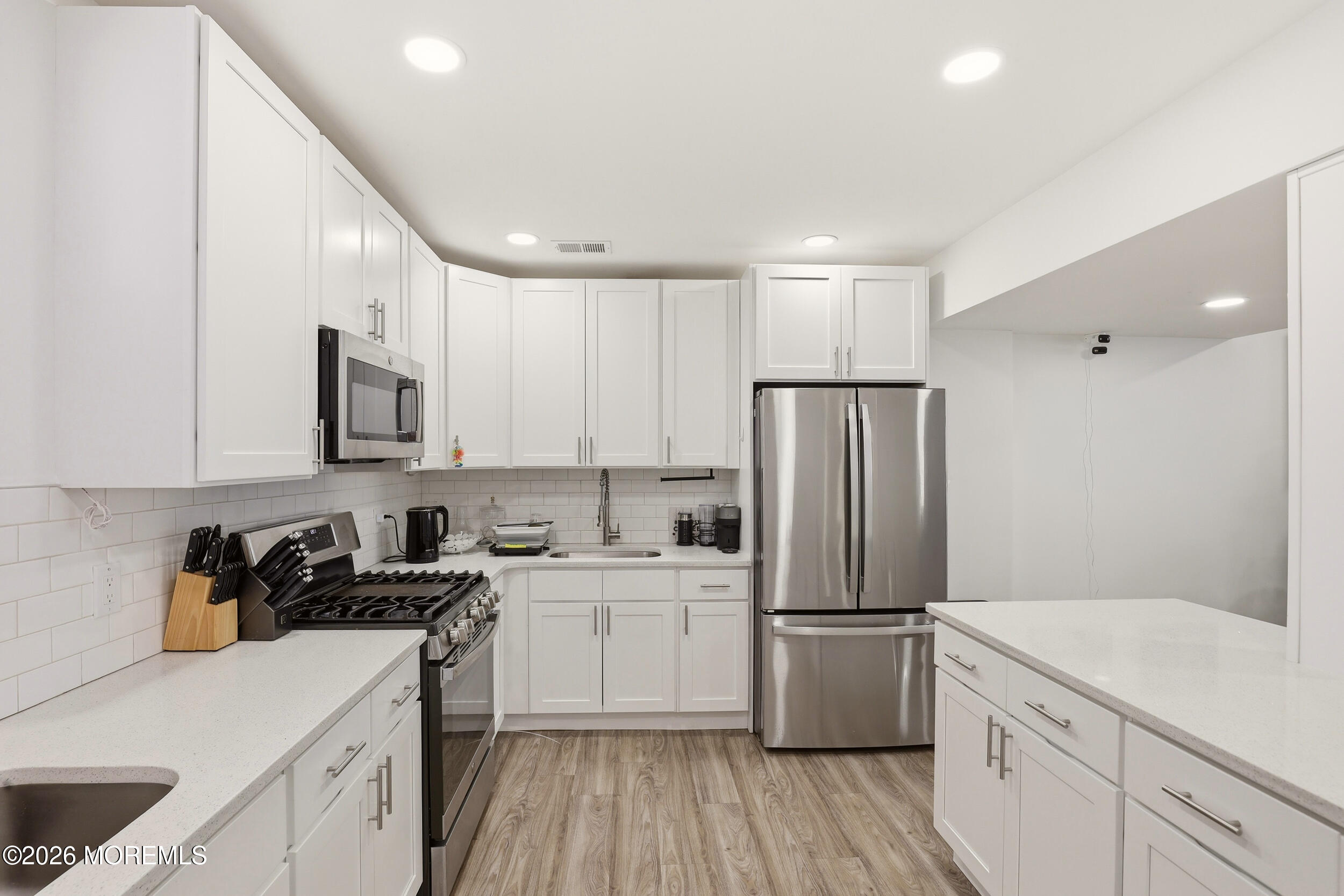Lakewood, New Jersey, 08701, United States, 6 Bedrooms Bedrooms, ,4 BathroomsBathrooms,Residential,Active,2042659