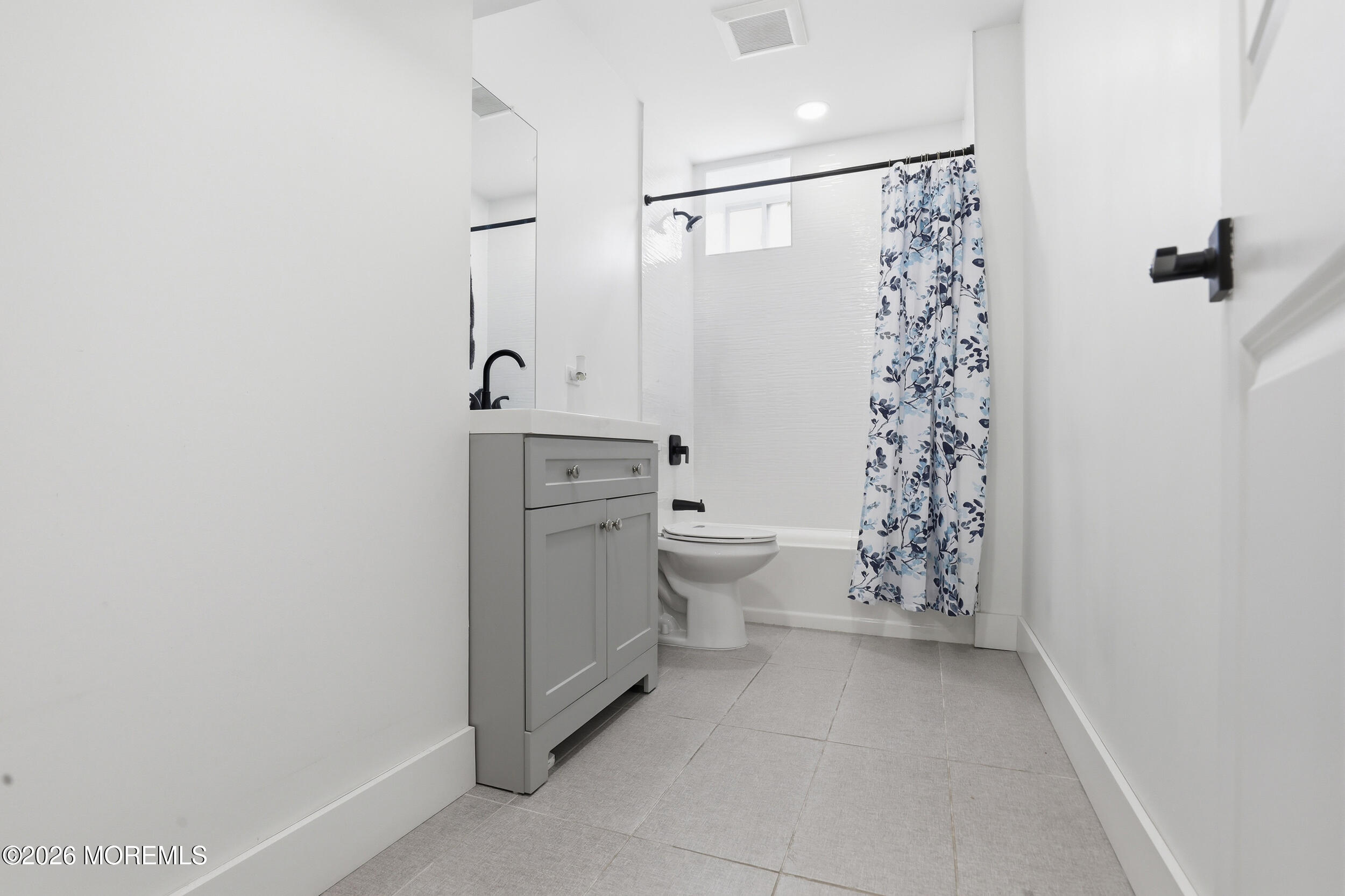 Lakewood, New Jersey, 08701, United States, 6 Bedrooms Bedrooms, ,4 BathroomsBathrooms,Residential,Active,2042659