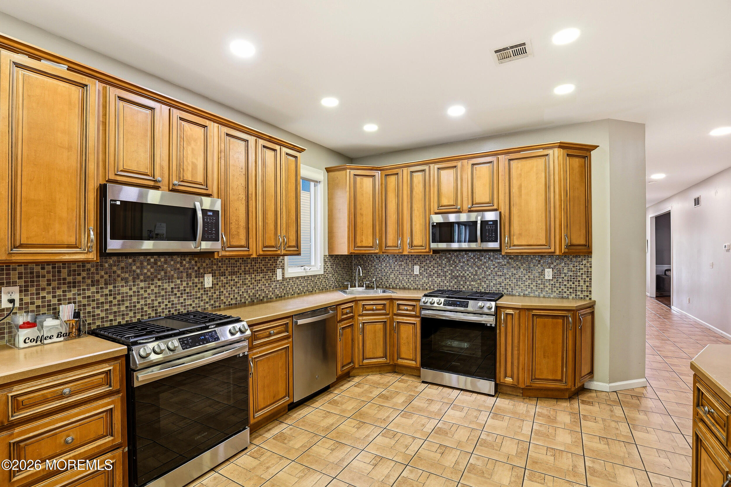 Lakewood, New Jersey, 08701, United States, 6 Bedrooms Bedrooms, ,4 BathroomsBathrooms,Residential,Active,2042659