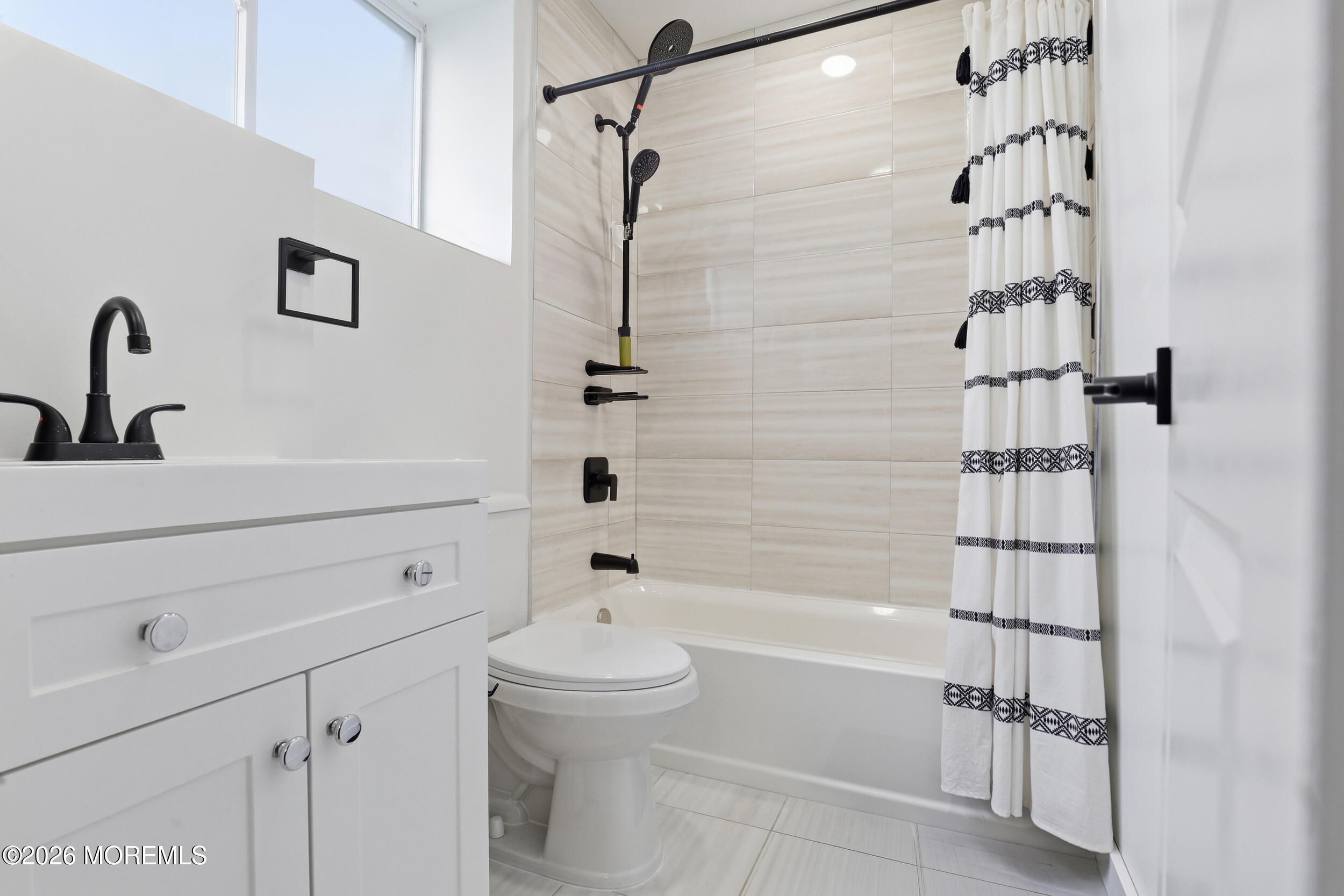Lakewood, New Jersey, 08701, United States, 6 Bedrooms Bedrooms, ,4 BathroomsBathrooms,Residential,Active,2042659