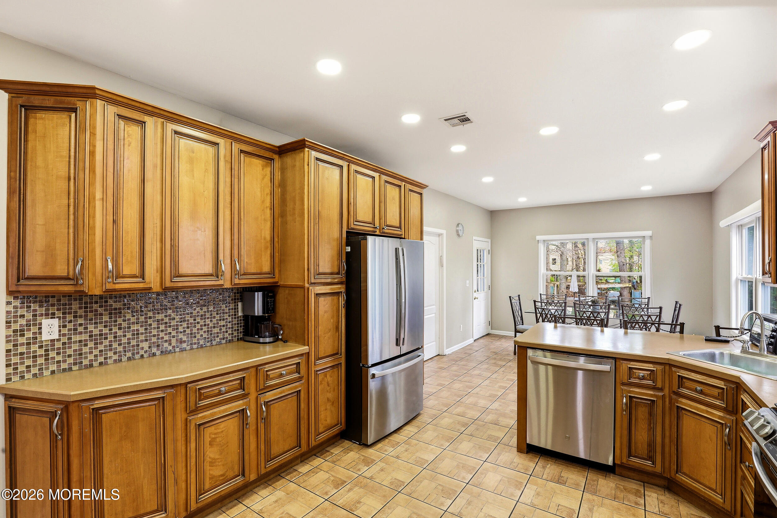 Lakewood, New Jersey, 08701, United States, 6 Bedrooms Bedrooms, ,4 BathroomsBathrooms,Residential,Active,2042659