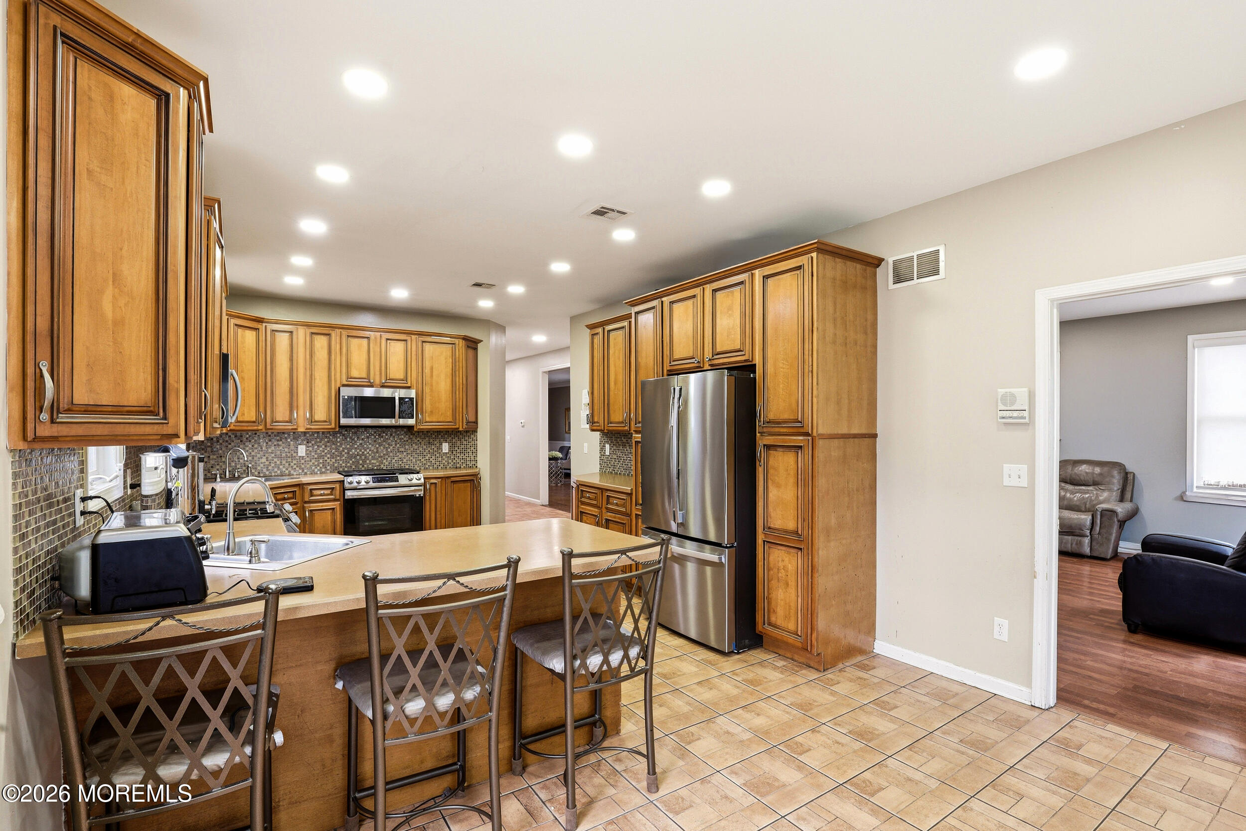 Lakewood, New Jersey, 08701, United States, 6 Bedrooms Bedrooms, ,4 BathroomsBathrooms,Residential,Active,2042659