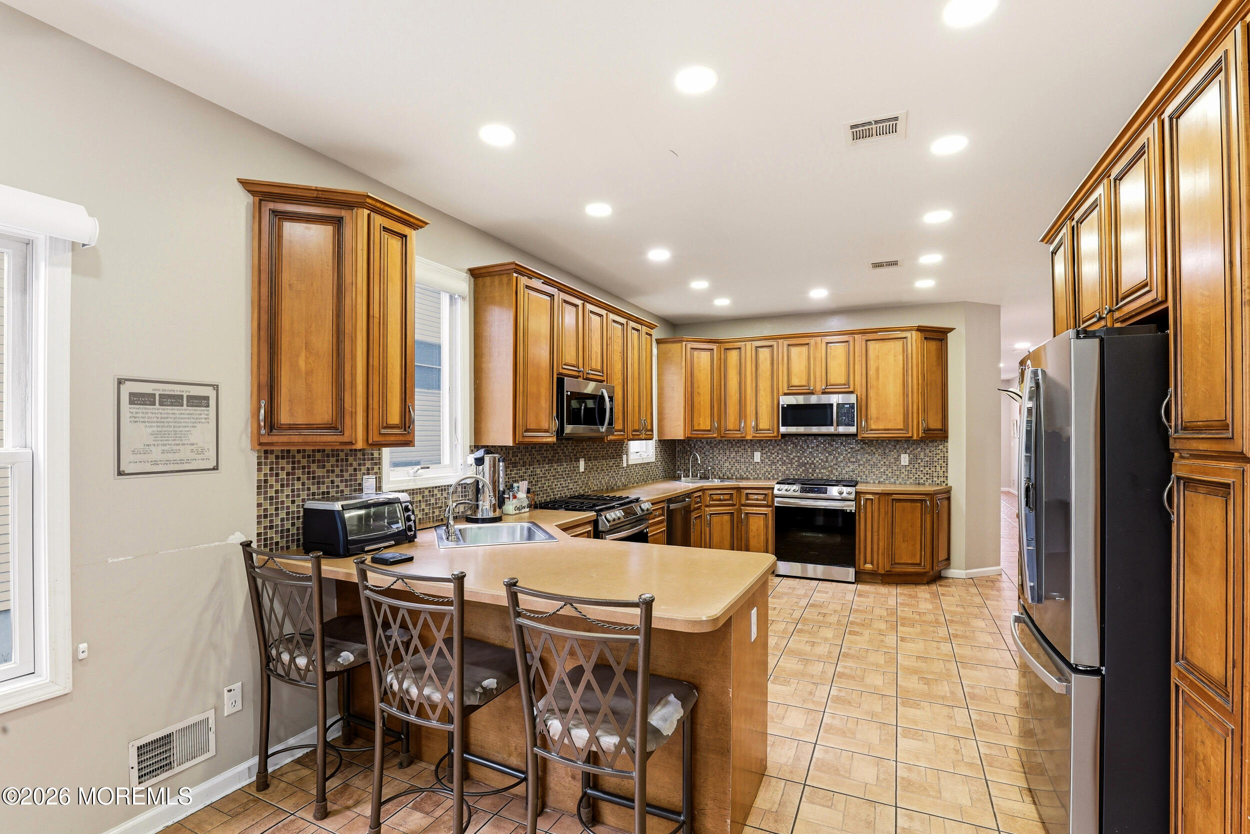 Lakewood, New Jersey, 08701, United States, 6 Bedrooms Bedrooms, ,4 BathroomsBathrooms,Residential,Active,2042659